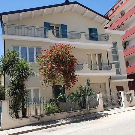 Cycas Home-casa Al Mare In Riviera Delle Palme アパート サン・ベネデット・デル・トロント